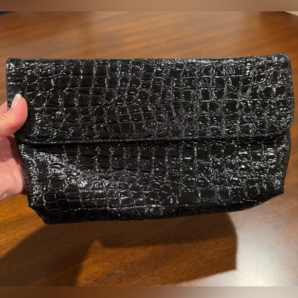 VENUS Black Crocodile Embossed Pattern Glossy w/Shiny Finish Faux Leather Clutch - Picture 2 of 7
